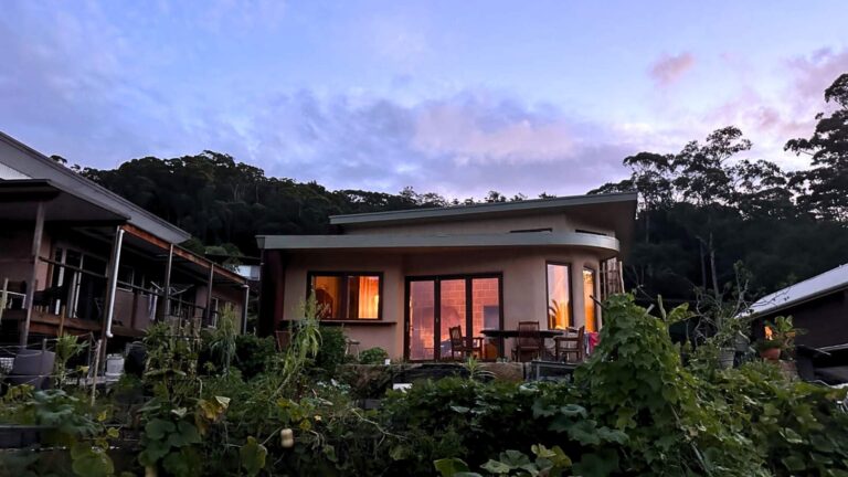 Moorhouse Constructions _Narara hemp house at sunset